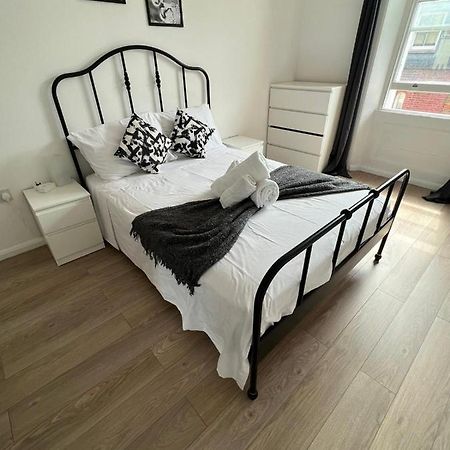 런던 Fully Equipped 2 Bed Flat On Old Compton St! 아파트 외부 사진