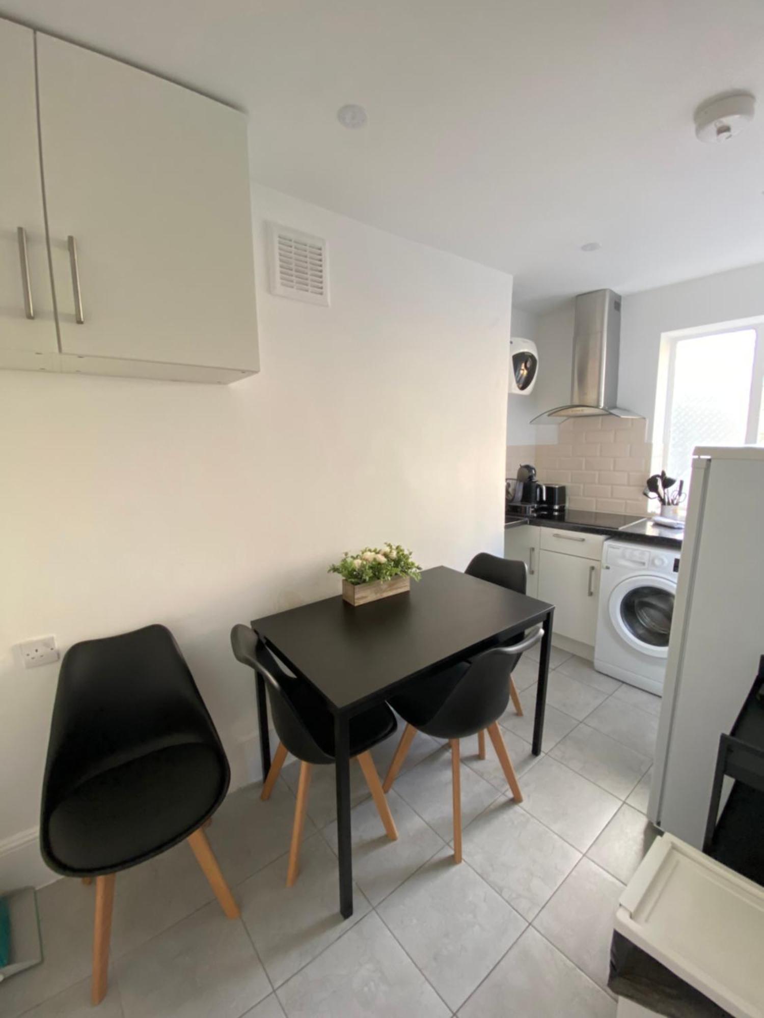 런던 Fully Equipped 2 Bed Flat On Old Compton St! 아파트 외부 사진